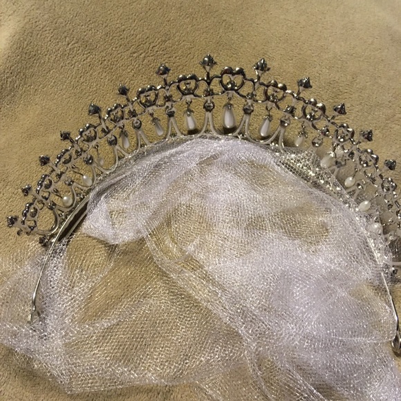 New Royal Tiara fit for a Princess - Picture 6 of 9